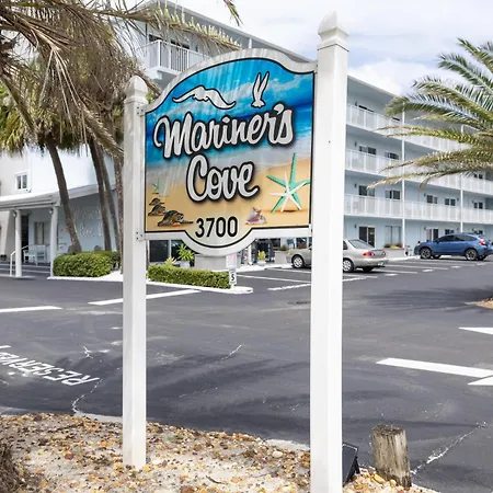 Mariners Cove 414 - Ocean View Studio Steps From The Beach!